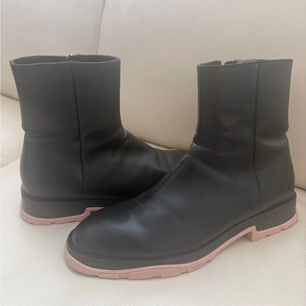 Alexander McQueen step out